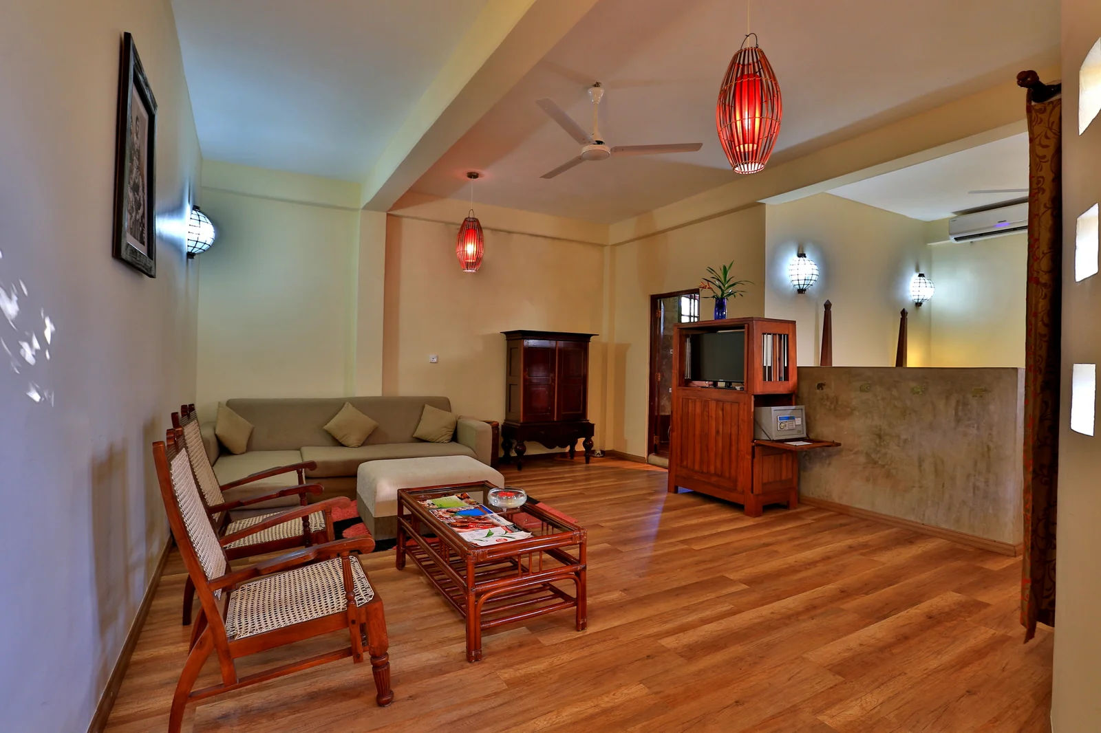 Dining at Thaproban Pavilion